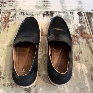 Men’s size 10 JF Essex loafer. Black.